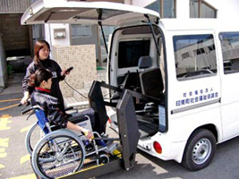 fukushi_car01.jpg